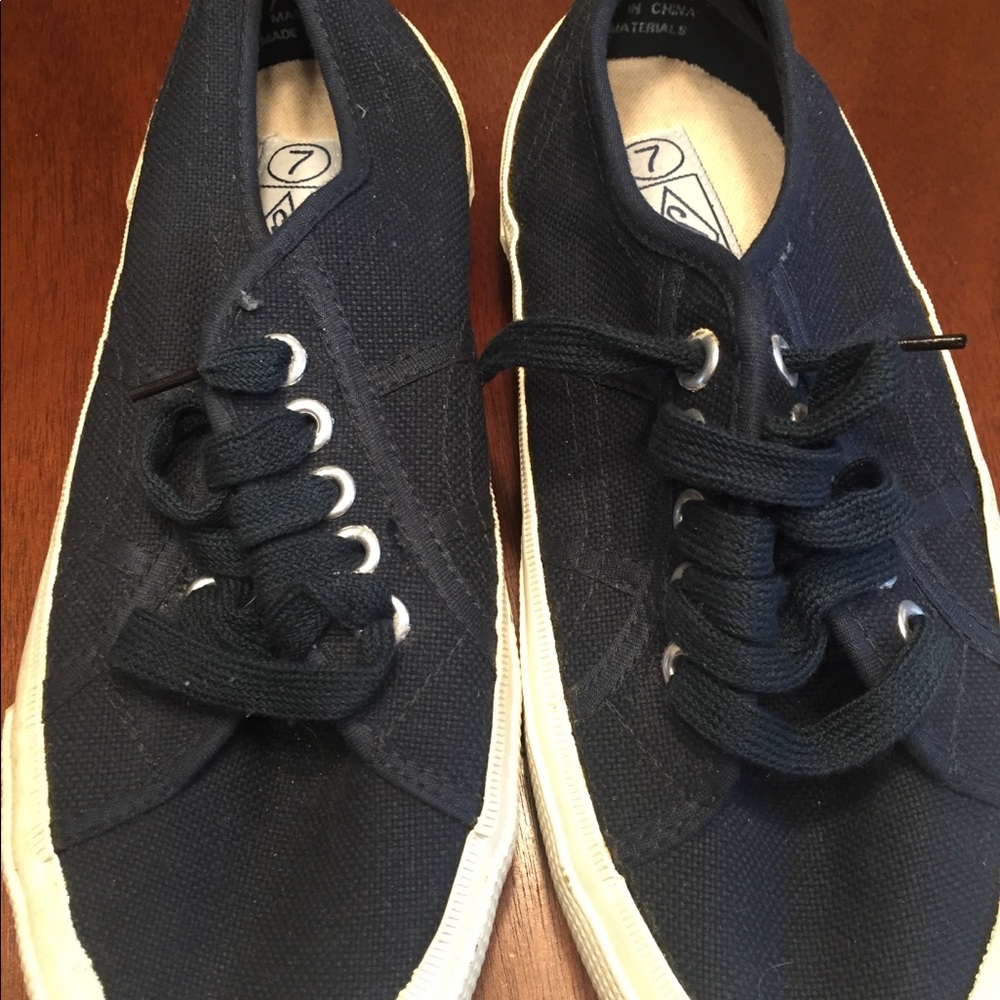 Ladies Chic Sneakers Like New Size 7
